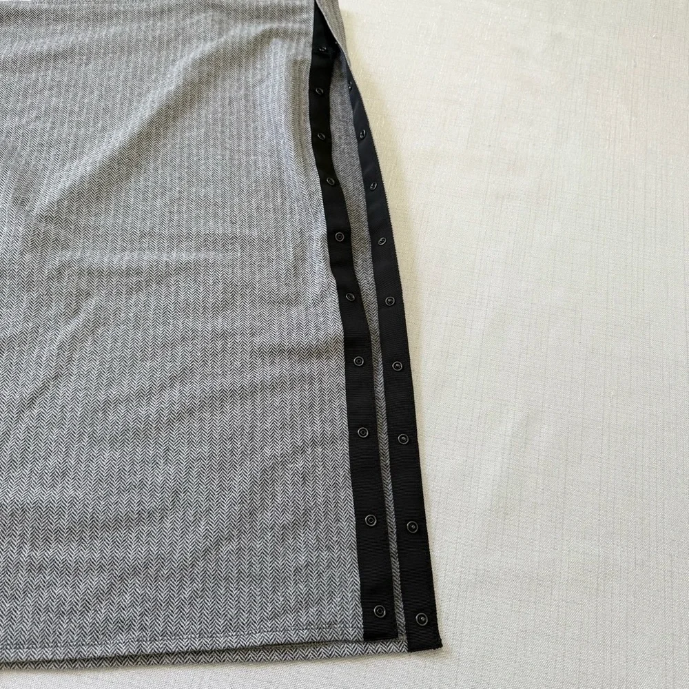 Lululemon Vinyasa Scarf Womens Light Gray Soft Arrow/Chevron Pattern Snap On
